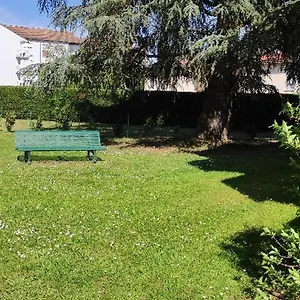 Au Calme Appartement Peronnas